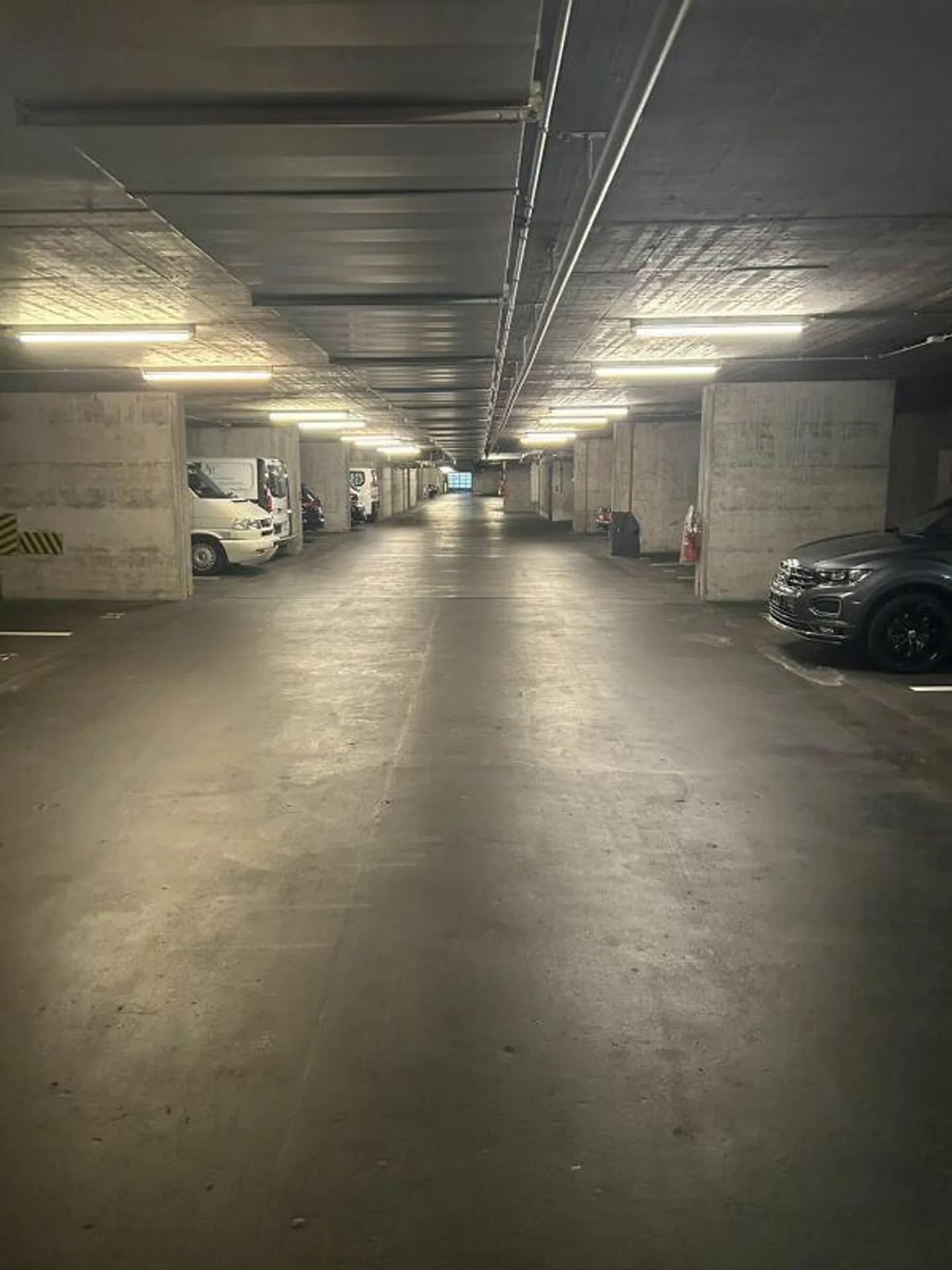 Places de stationnement à Binningen - Photo 4 sur 4