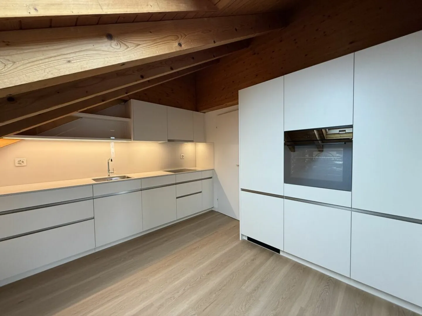 Spacious and bright penthouse apartment with two sunny balconies - First occupancy after loving overall renovation - Photo 3 of 15