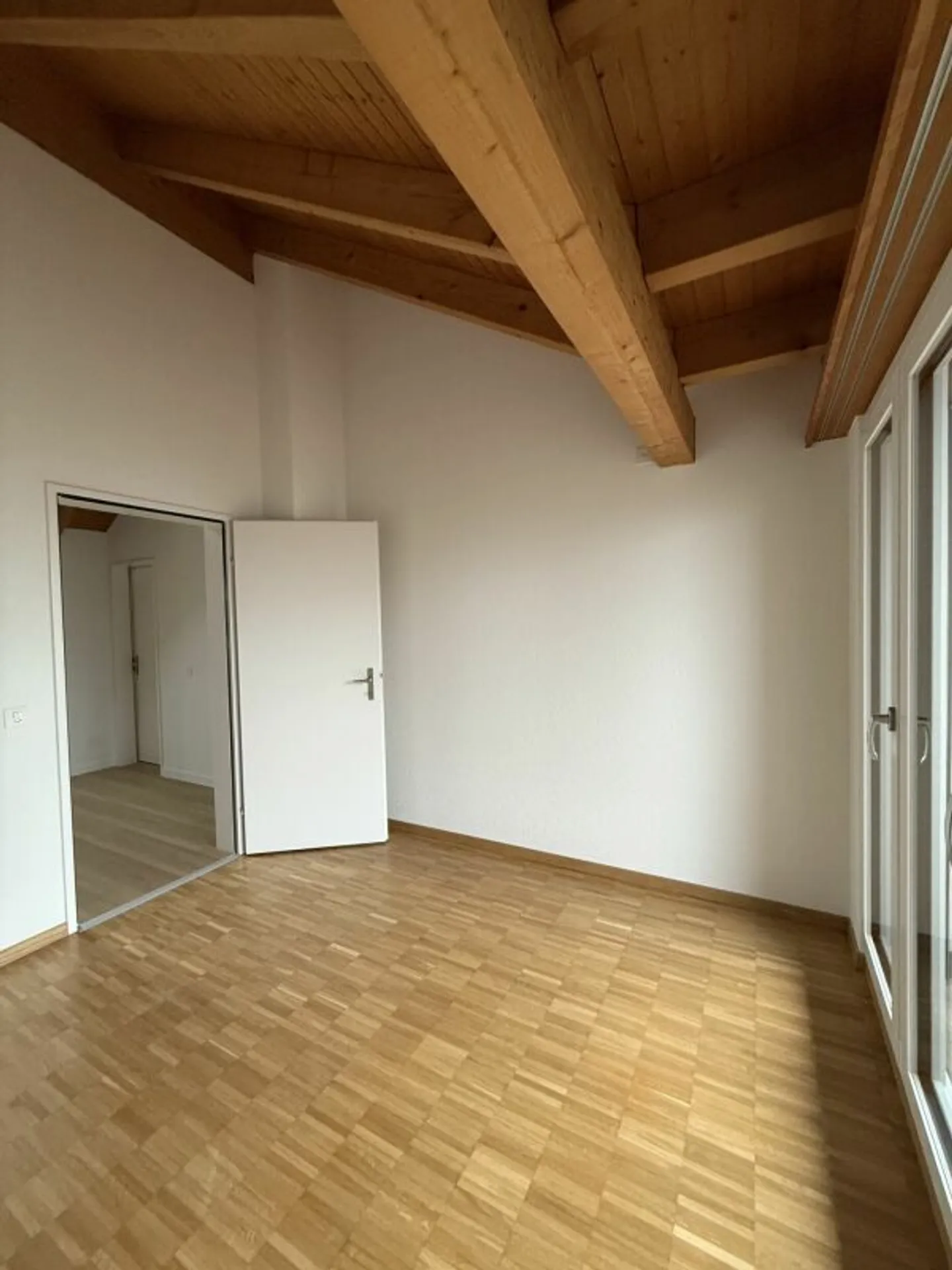 Spacious and bright penthouse apartment with two sunny balconies - First occupancy after loving overall renovation - Photo 7 of 15