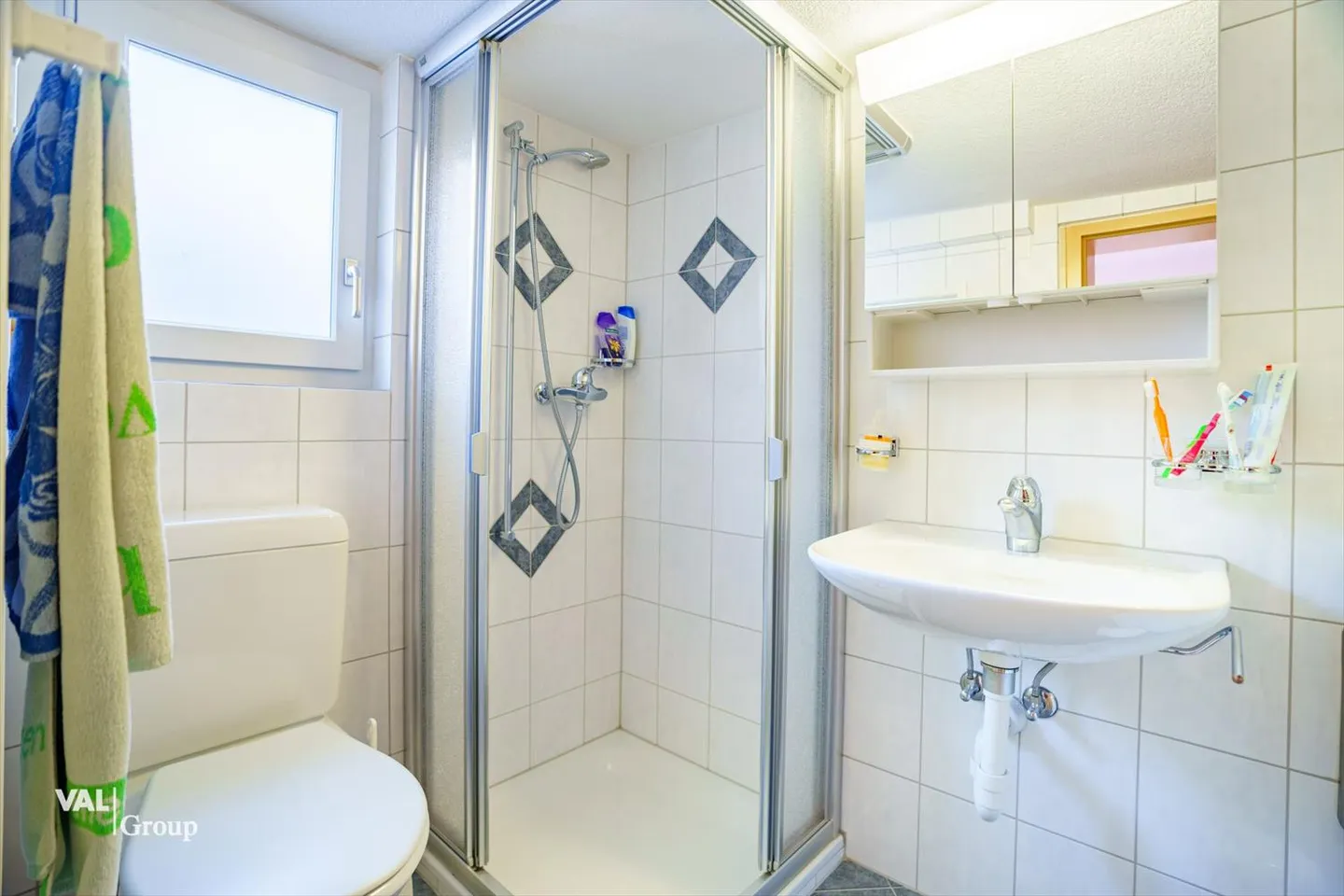 Comprehensively renovated apartment with spectacular views and historic flair - Photo 10 of 13