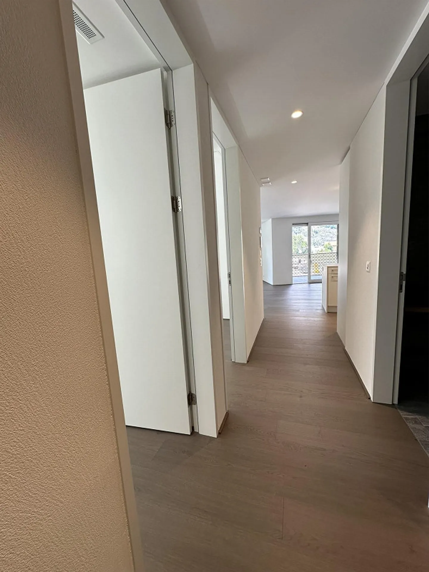 Moderne 4.5-Zimmer-Neubauwohnung an Toplage - Foto 5 von 8