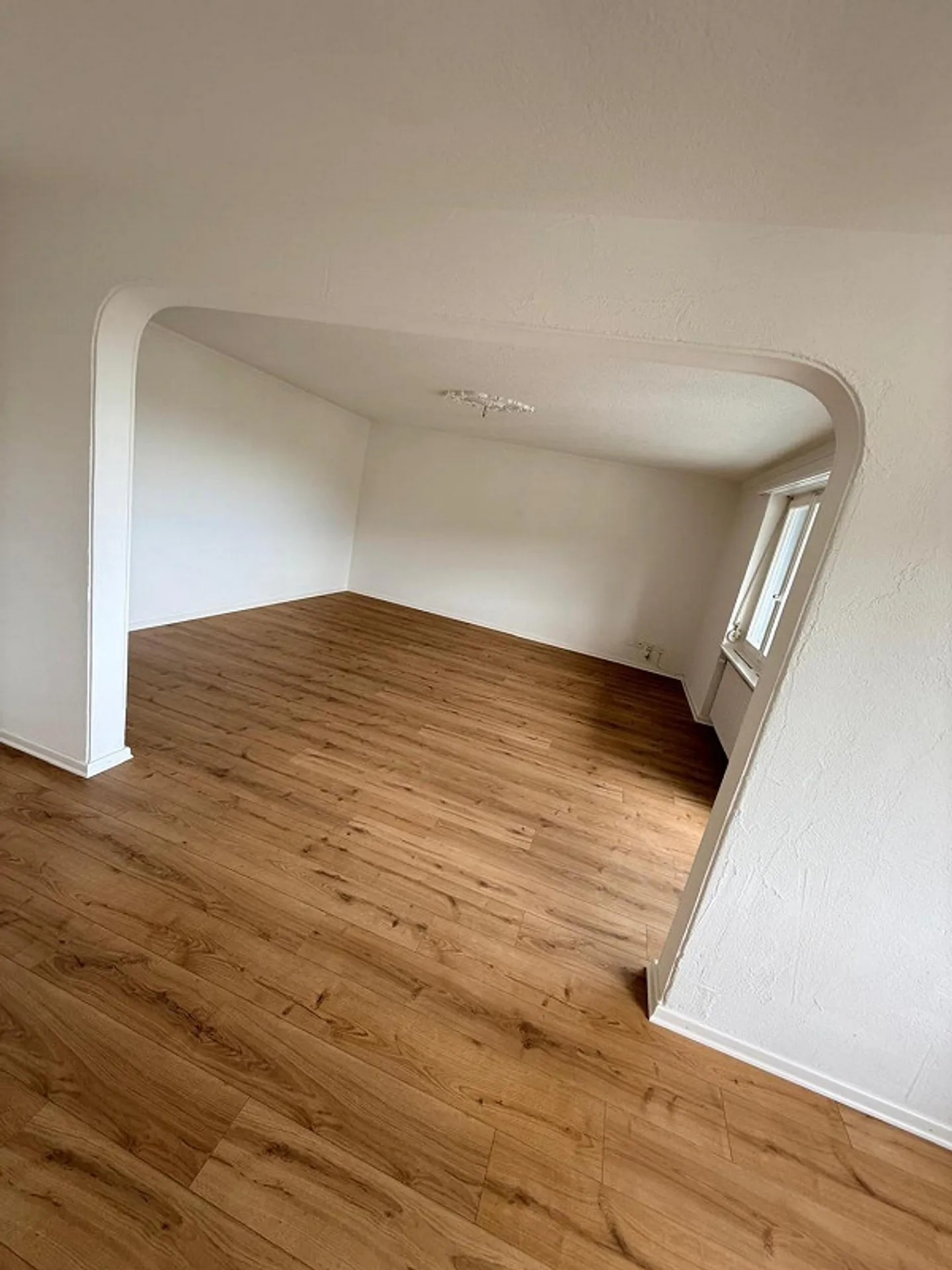 Appartement rénové de 5 pièces à louer à Spreitenbach ! - Photo 4 sur 13