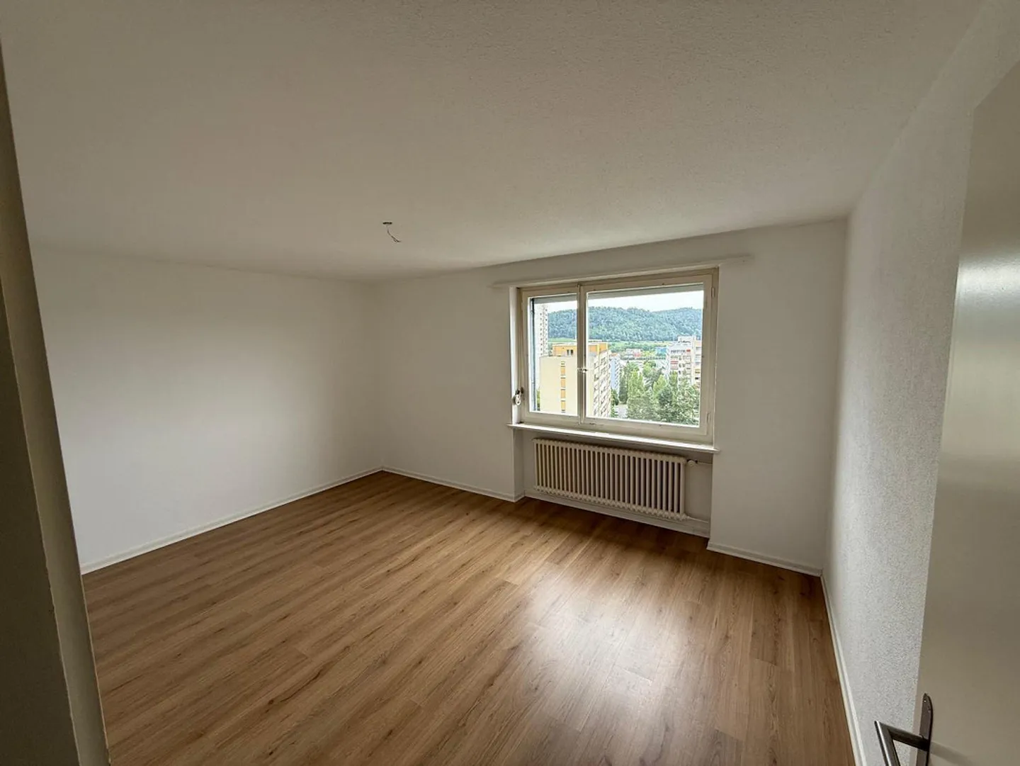 Appartement rénové de 5 pièces à louer à Spreitenbach ! - Photo 7 sur 13