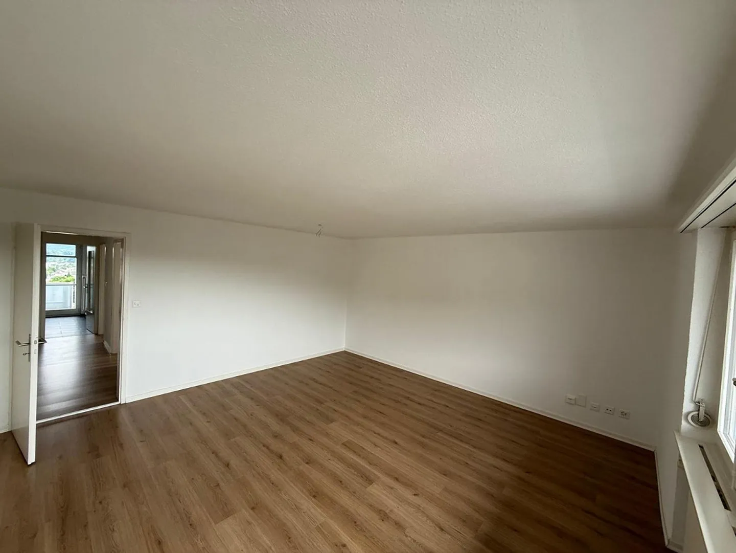 Appartement rénové de 5 pièces à louer à Spreitenbach ! - Photo 9 sur 13