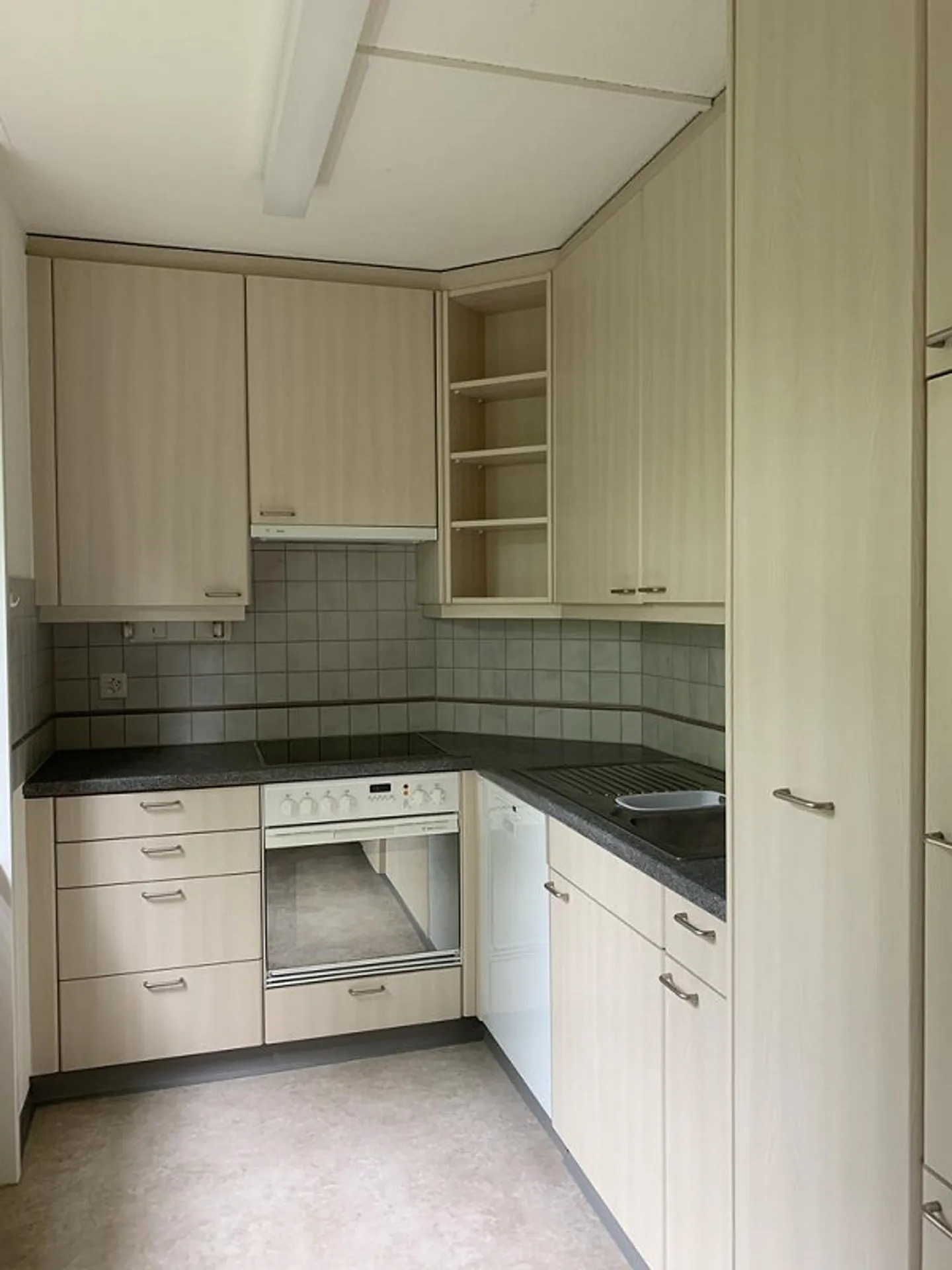 The apartment is rented out temporarily until October 31, 2028. - Photo 2 of 5