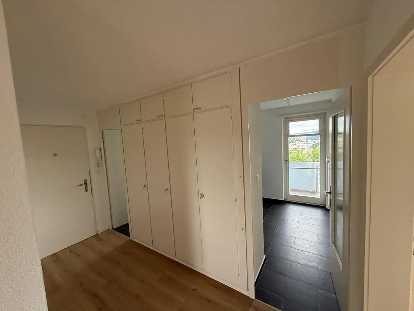 Appartement rénové de 5 pièces à louer à Spreitenbach ! - Photo 6 sur 13