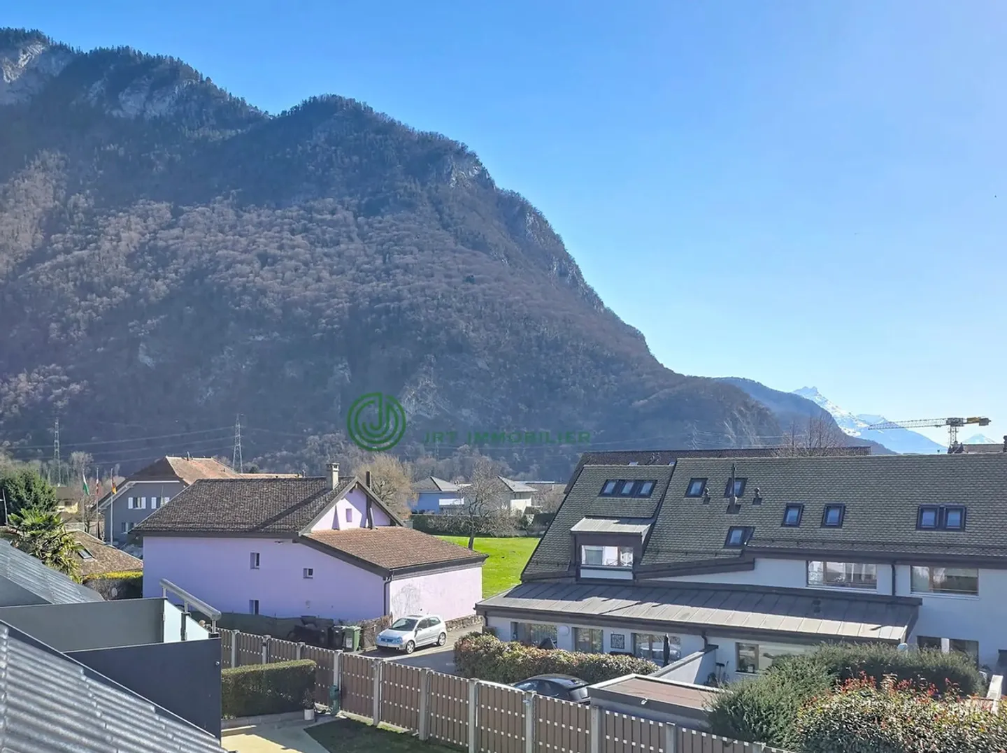Modern Apartment with Mountain View - Photo 6 of 7