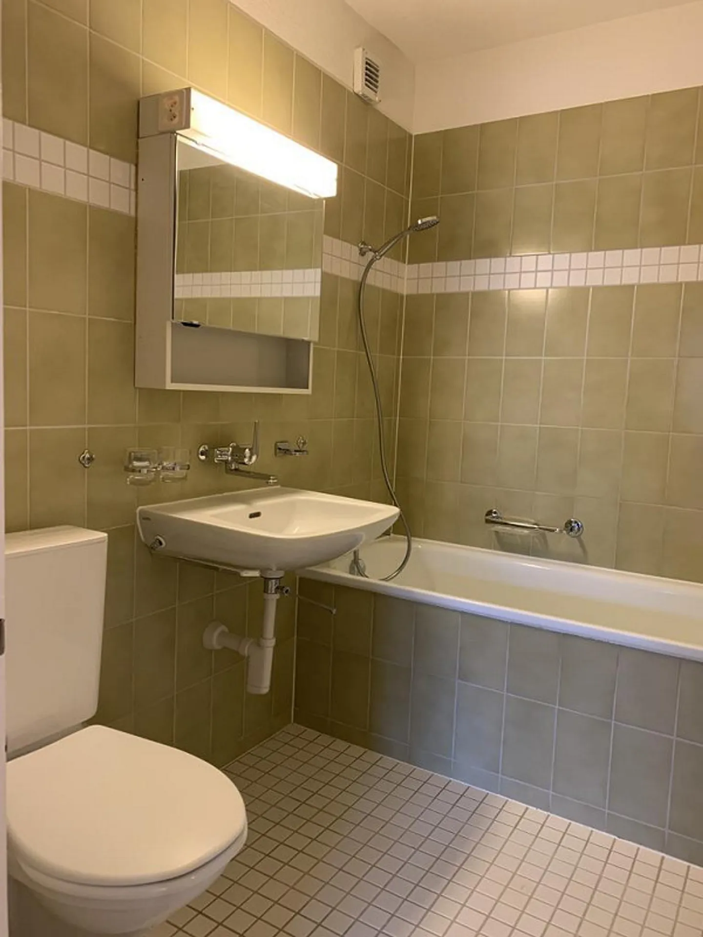 The apartment is rented out temporarily until October 31, 2028. - Photo 3 of 5