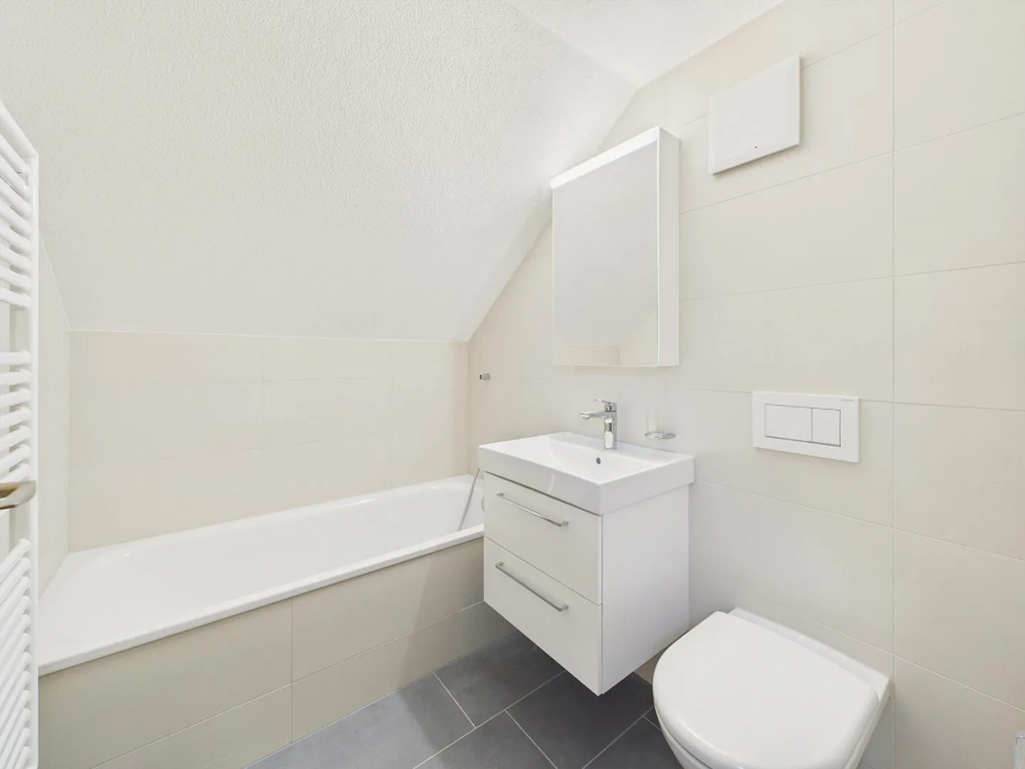 Helle 3.5-Zimmer Dachwohnung in Huttwil - Frisch renoviert! - Photo 8 of 10