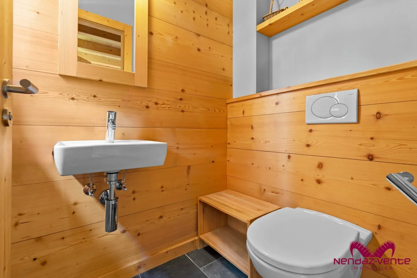Chalet in Les Crêts with Views - Photo 5 of 10
