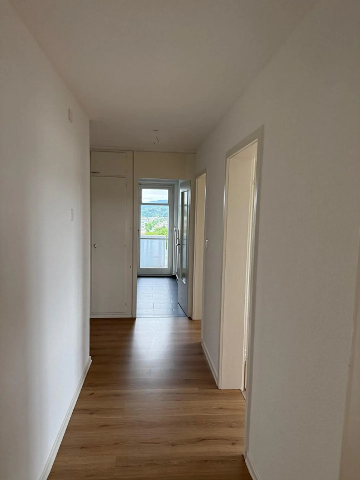 Appartement rénové de 5 pièces à louer à Spreitenbach ! - Photo 12 sur 13