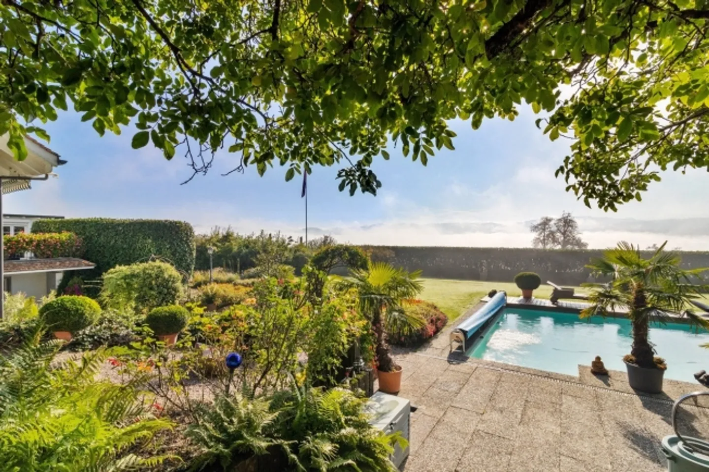 Exclusive villa near Zurich with 11.5 rooms, large garden and panoramic view - Photo 3 of 9