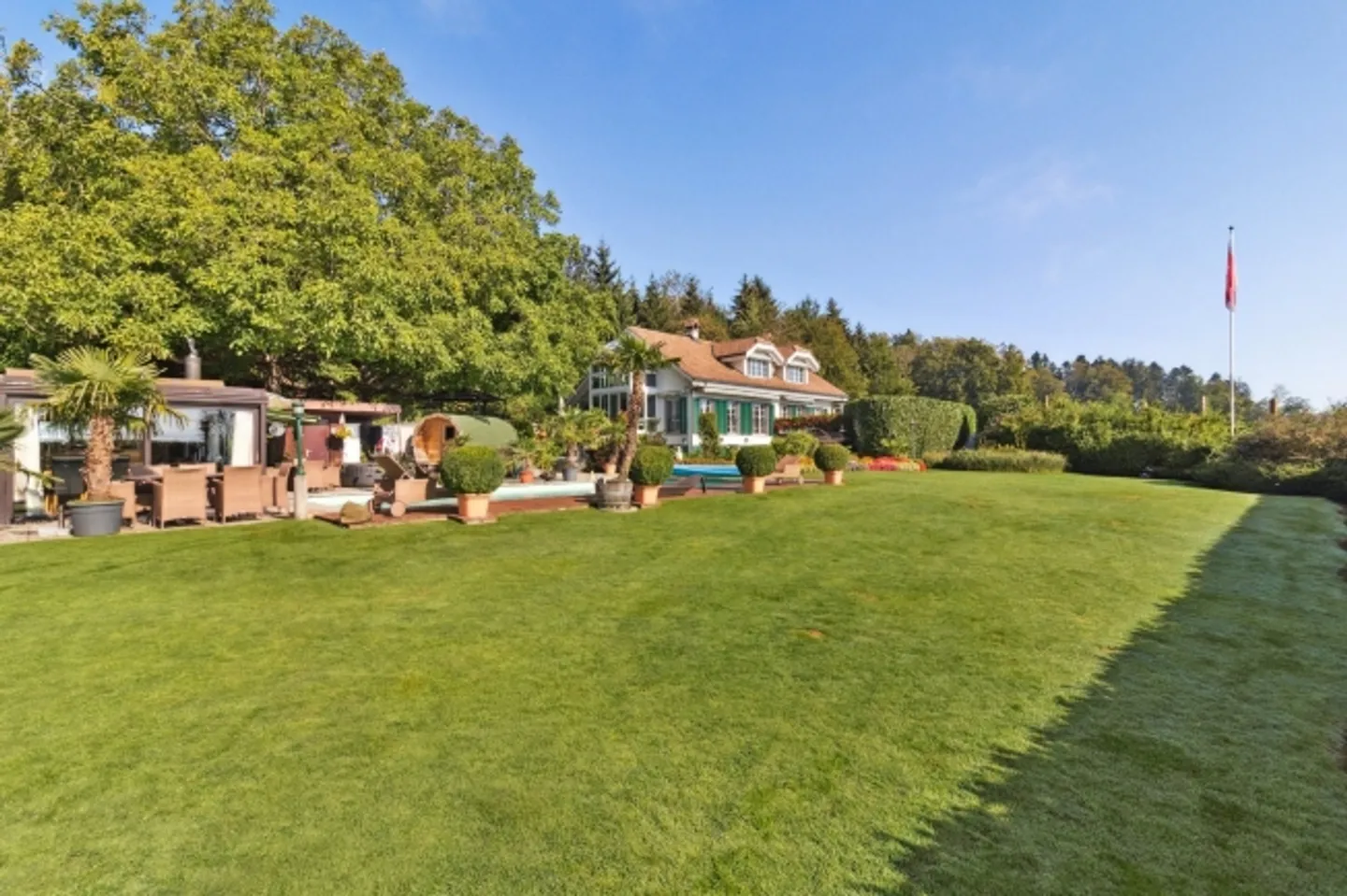 Exclusive villa near Zurich with 11.5 rooms, large garden and panoramic view - Photo 8 of 9