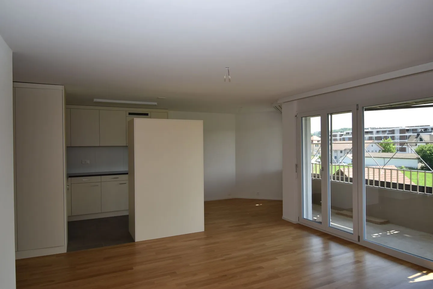 Appartement sous les combles de 2,5 pièces dans un emplacement central - Photo 2 sur 7