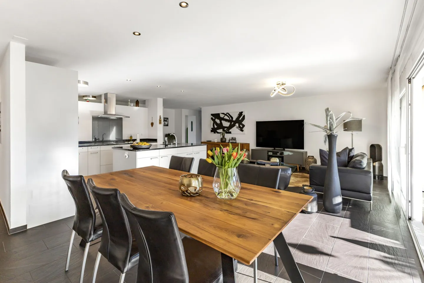 Appartement de jardin de 5,5 pièces élégant avec espace extérieur à Marbach - Photo 2 sur 25