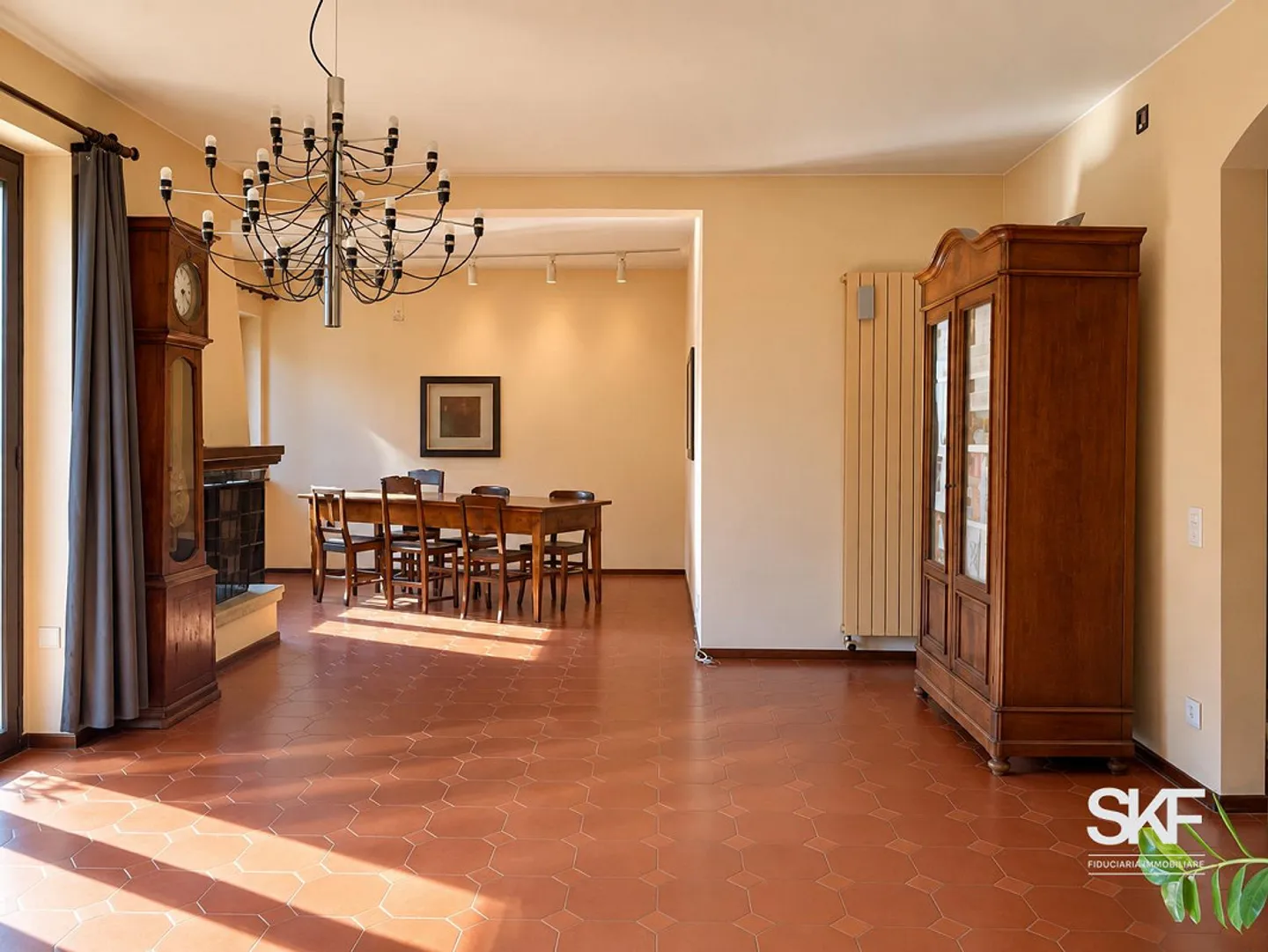 BELLINZONA - SPACIOUS SINGLE-FAMILY HOUSE IN A CENTRAL LOCATION - Photo 3 of 12