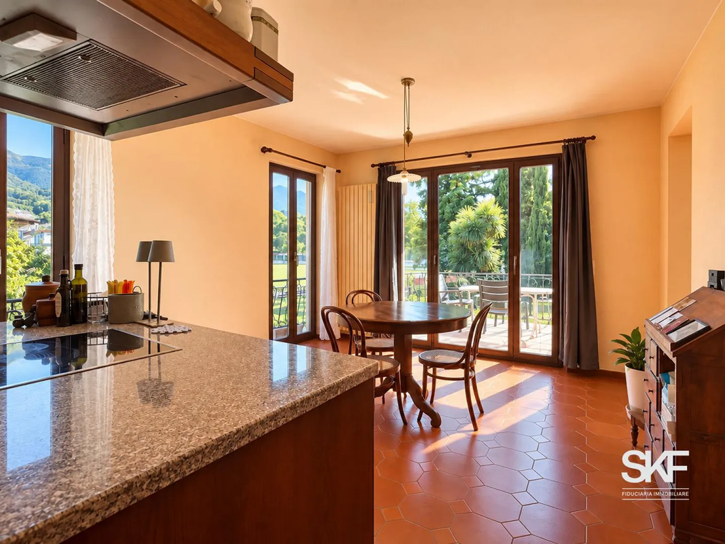 BELLINZONA - SPACIOUS SINGLE-FAMILY HOUSE IN A CENTRAL LOCATION - Photo 4 of 12