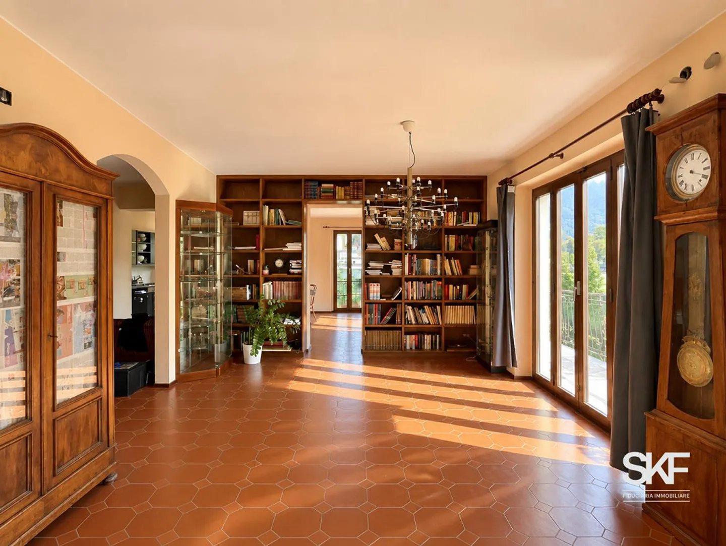 BELLINZONA - SPACIOUS SINGLE-FAMILY HOUSE IN A CENTRAL LOCATION - Photo 1 of 12