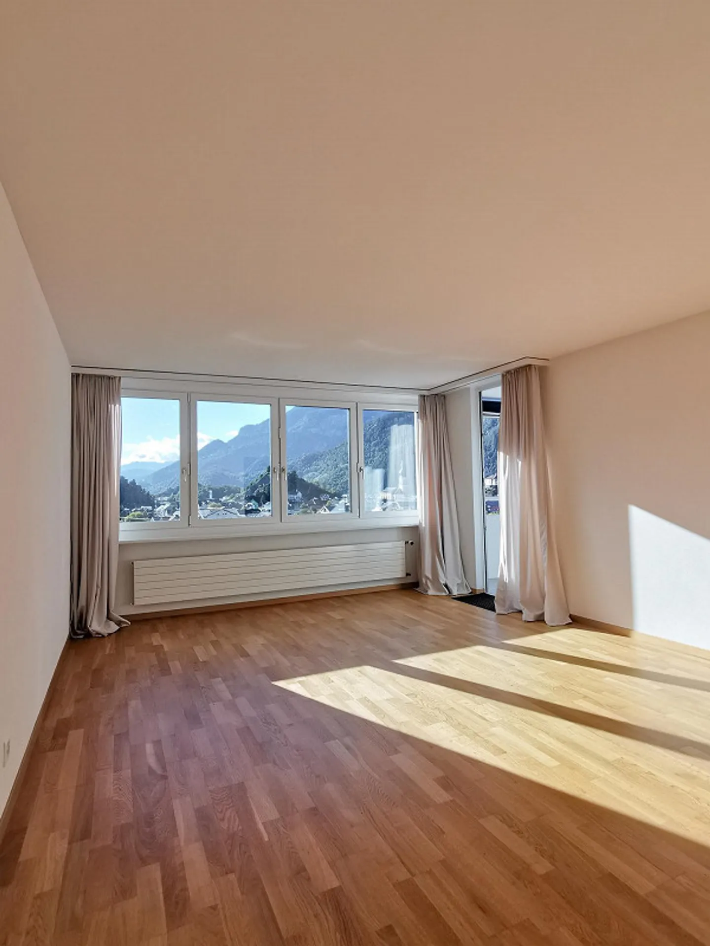 3.5 Zi-Wohnung mit Penthouse Feeling im 11. OG - Foto 1 von 7