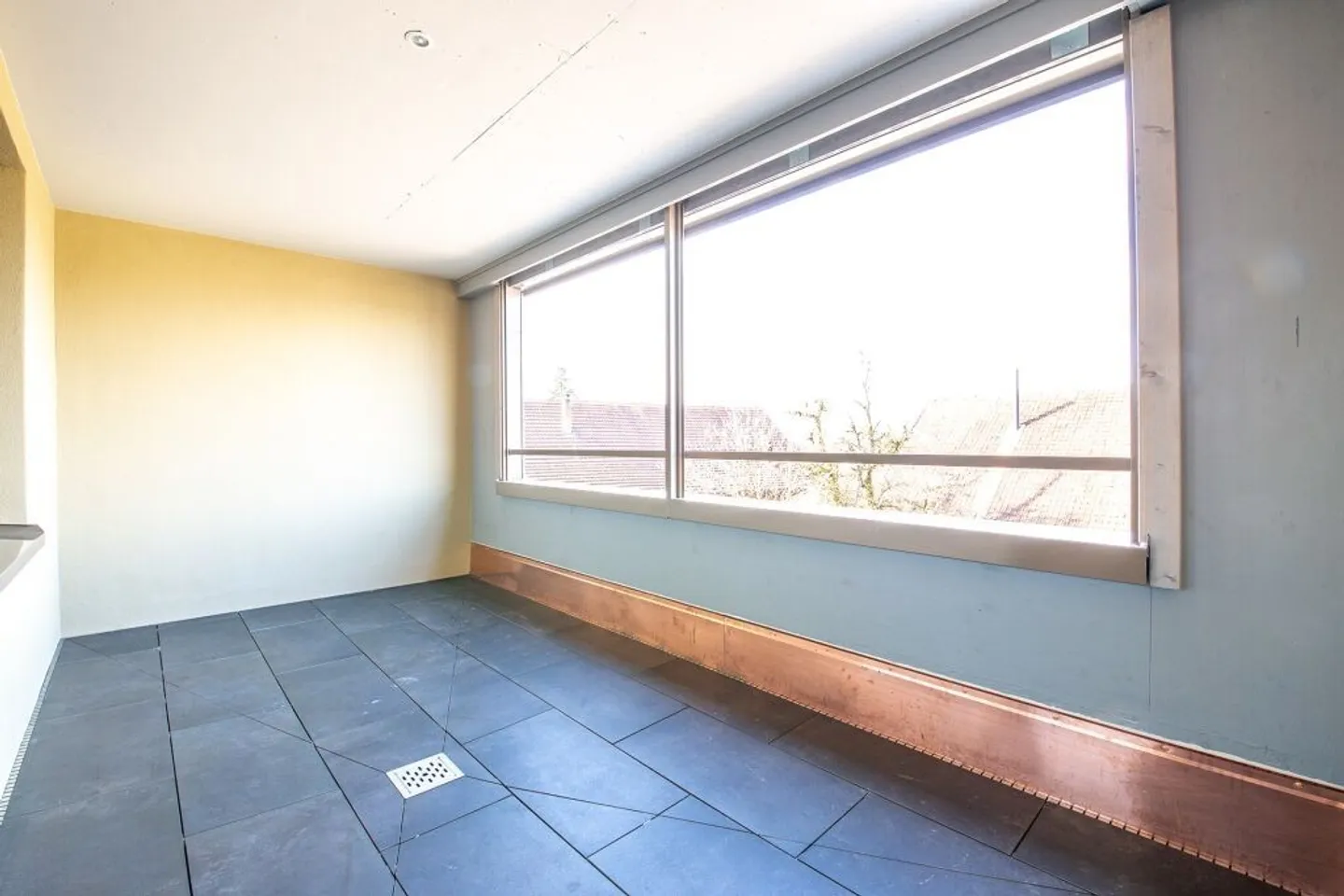 Modern Penthouse Apartment in the Heart of Nänikon - Photo 9 of 11