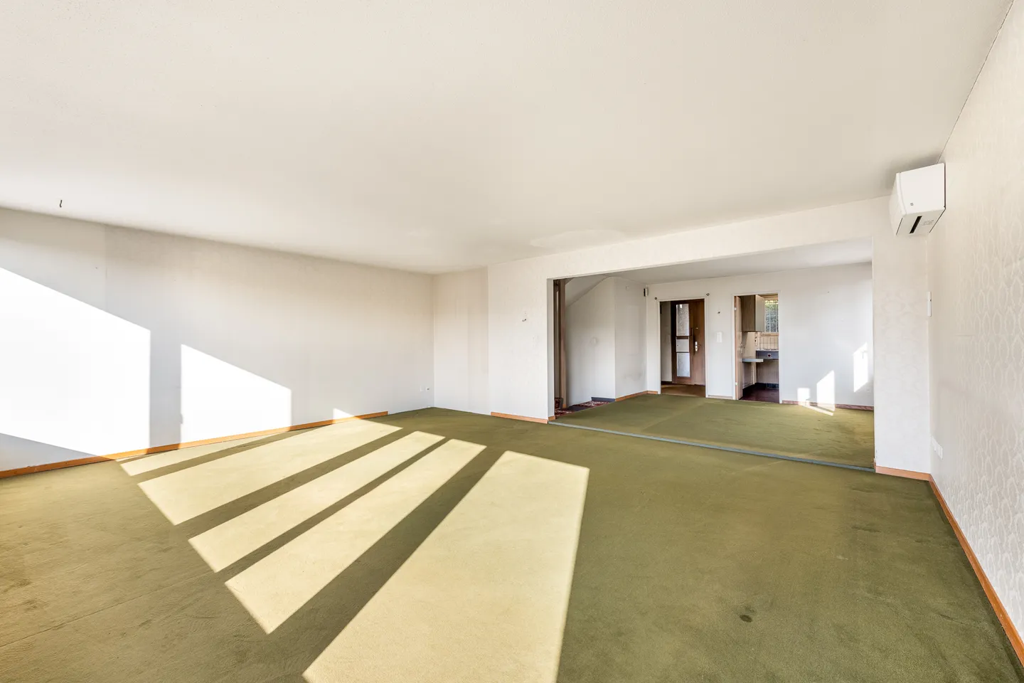 Charmante maison mitoyenne de 5,5 pièces avec une excellente répartition des espaces - Photo 5 sur 10