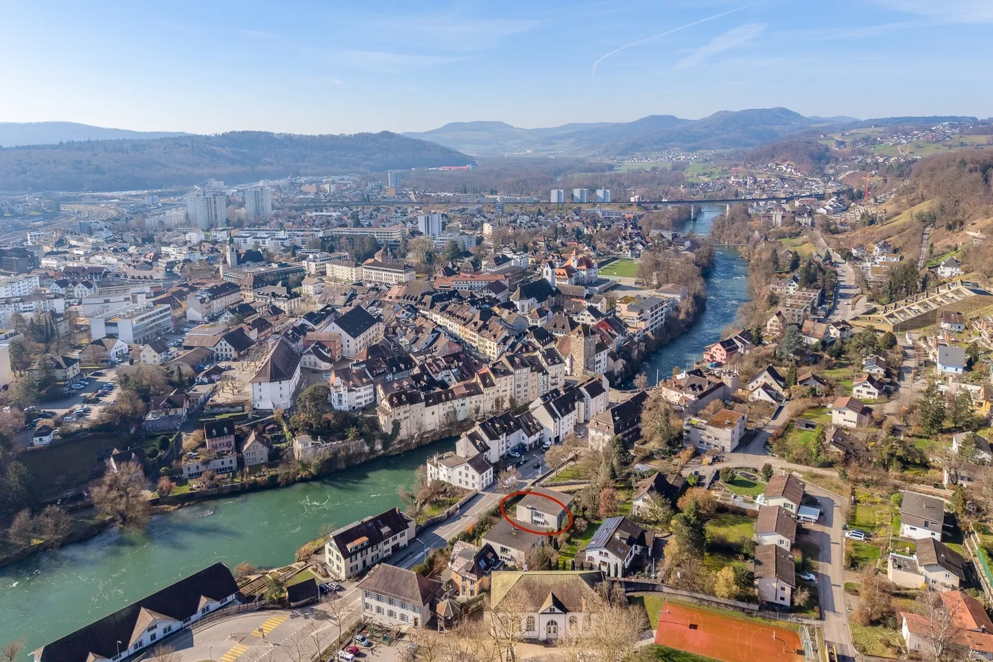 Charmante maison mitoyenne de 5,5 pièces avec une excellente répartition des espaces - Photo 1 sur 10