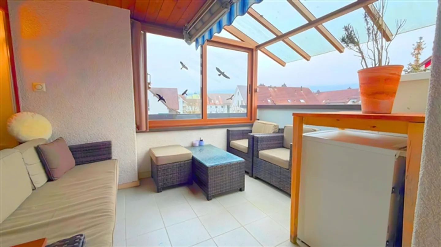 Maisonette di 3,5 stanze con camino e balcone a Lupfig - Foto 8 di 9