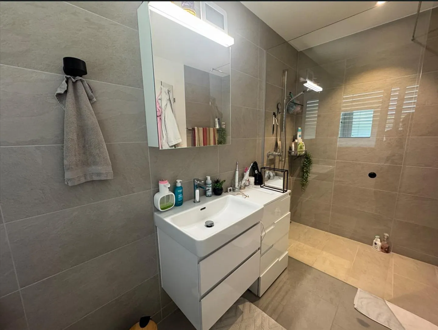 Modernes 3.5-Zimmer-Apartment - Foto 2 von 7