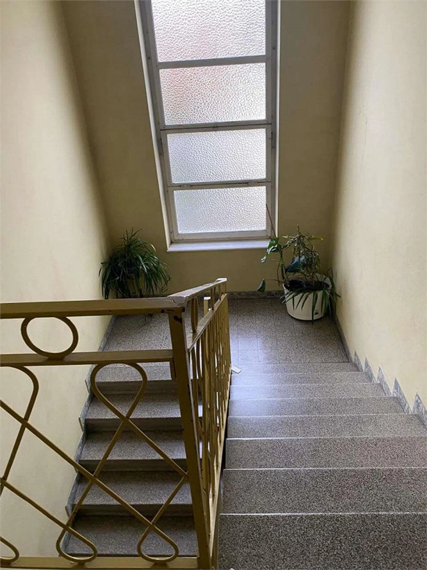 Appartement en attique de 3,5 pièces à Balerna à rénover - Photo 3 sur 13