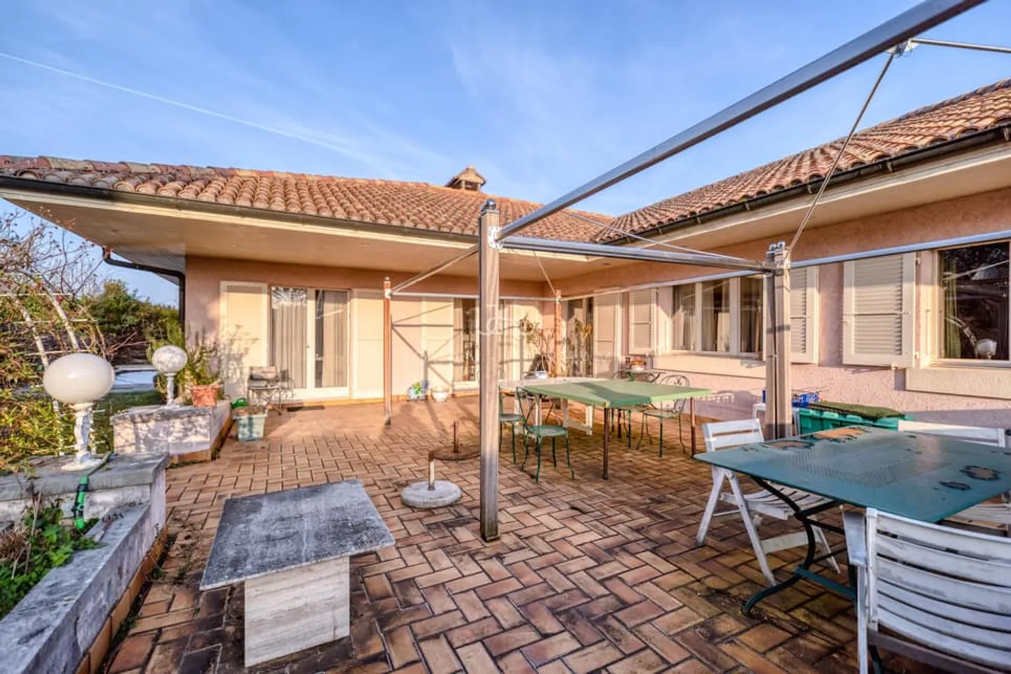 Grande casa con potenziale di sviluppo - Foto 2 di 6