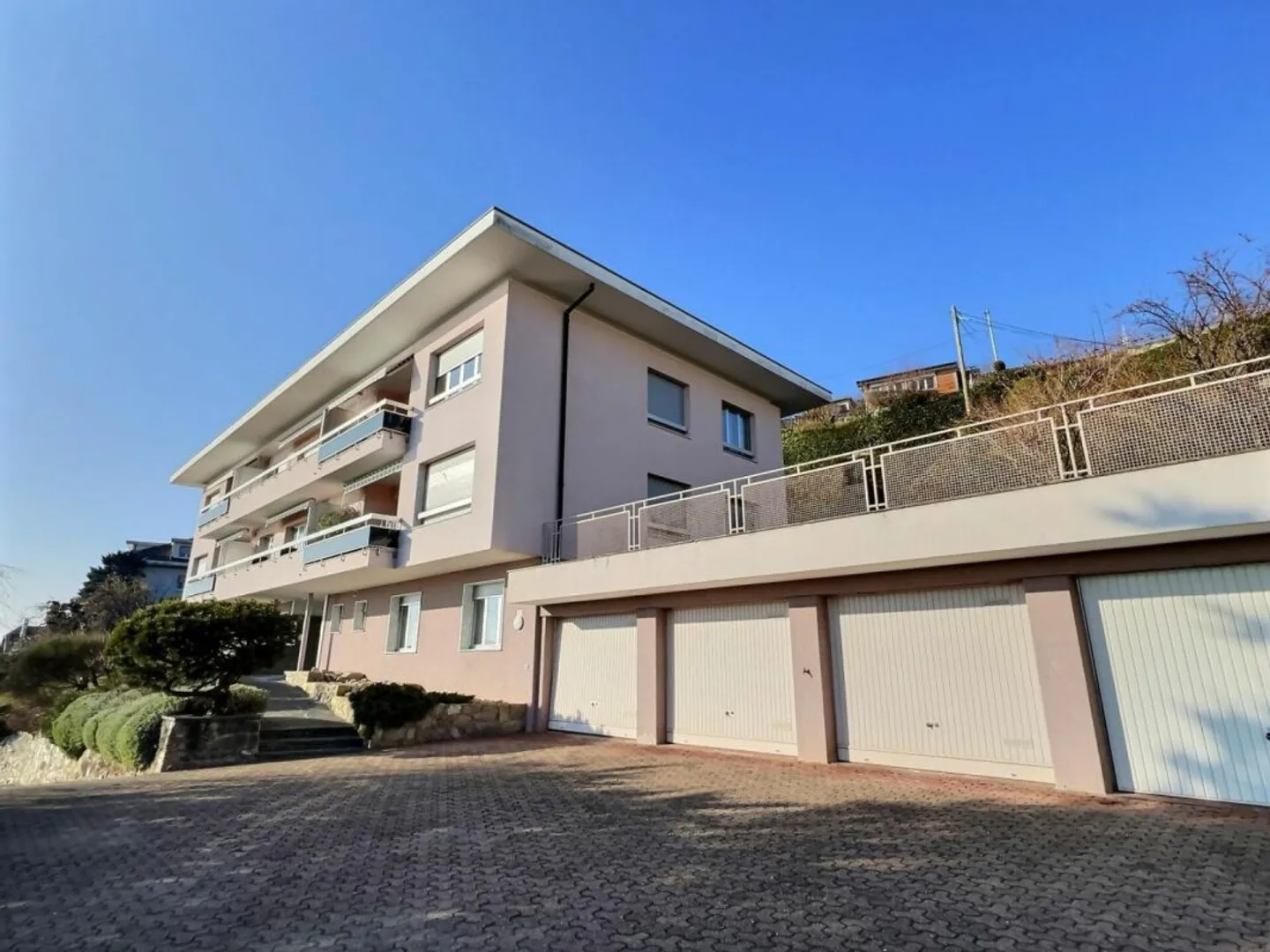 Bâtiment locatif à Chardonne - Photo 1 sur 20