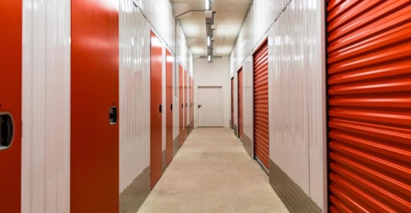 Lager - Foto 2 von 2