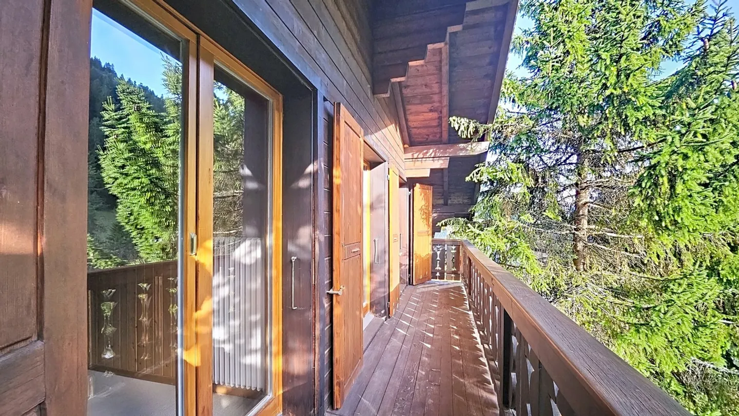 STILE DI VITA ALPINO - MENO DI UN MILIONE - CHALET RARO - STRANIERI BENVENUTI - Foto 6 di 8