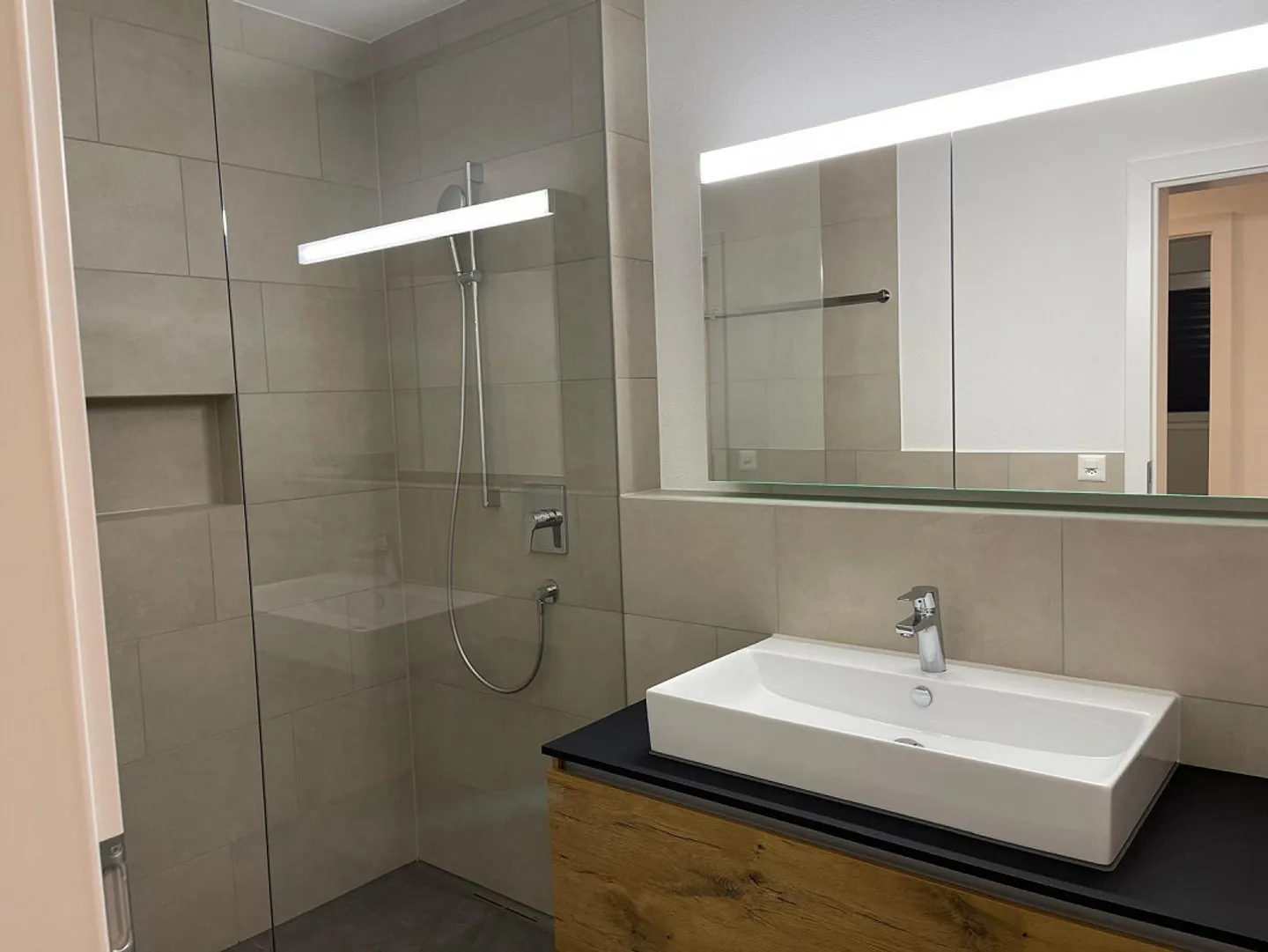 Moderne 3.5-Zimmer-Wohnung (Eigentumsstandard) - Foto 3 von 10