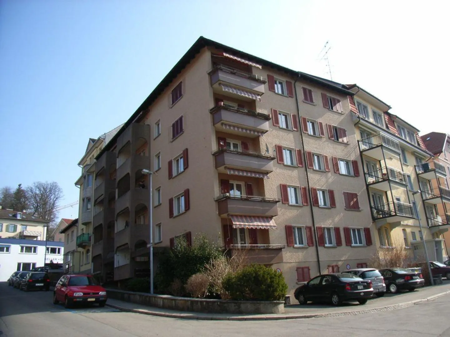 Appartamento affascinante di 2,5 stanze con balcone e vista - Foto 1 di 10