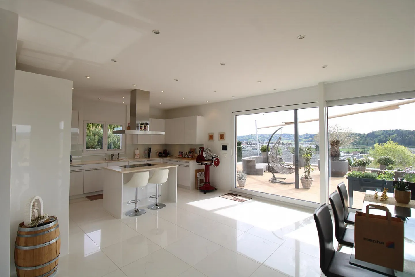 "Villa am Sonnenhang von Hirschthal AG mit grosszügigem Aussenbereich" - Foto 4 di 5