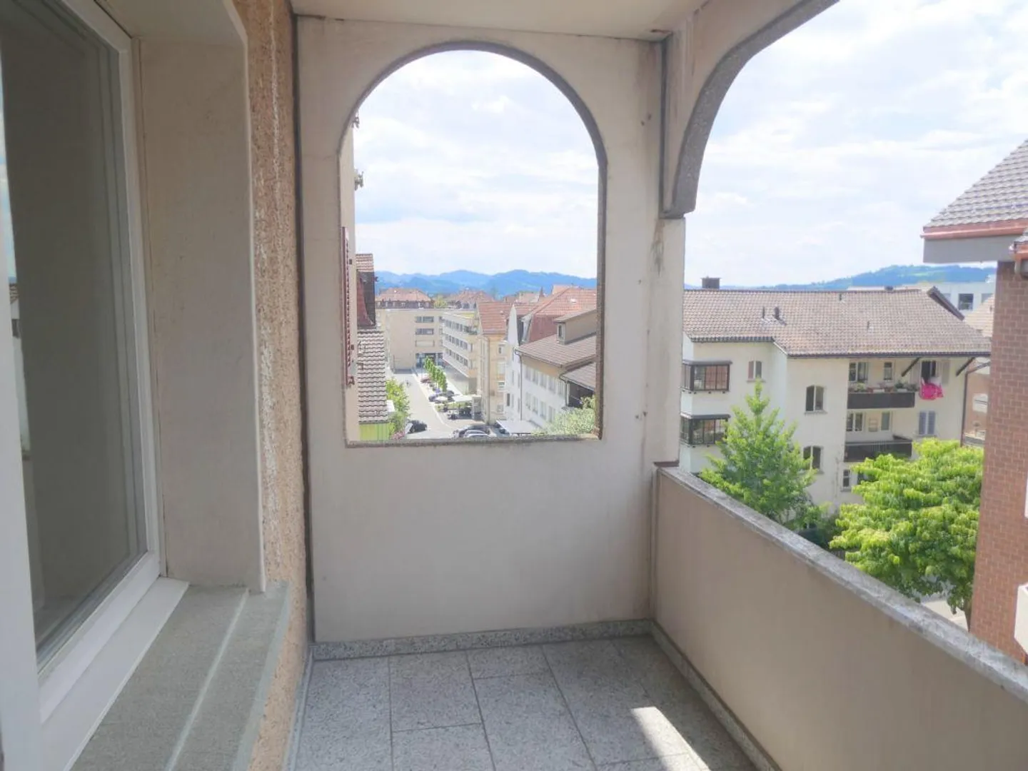 Appartamento affascinante di 2,5 stanze con balcone e vista - Foto 9 di 10