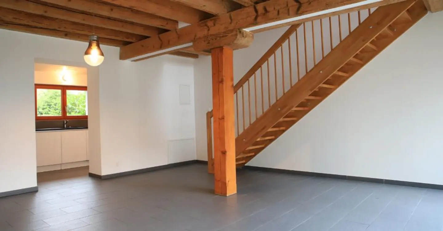 SCHÖNES TRIPLEX MIT 4 ZIMMERN + KÜCHE - Foto 1 von 5