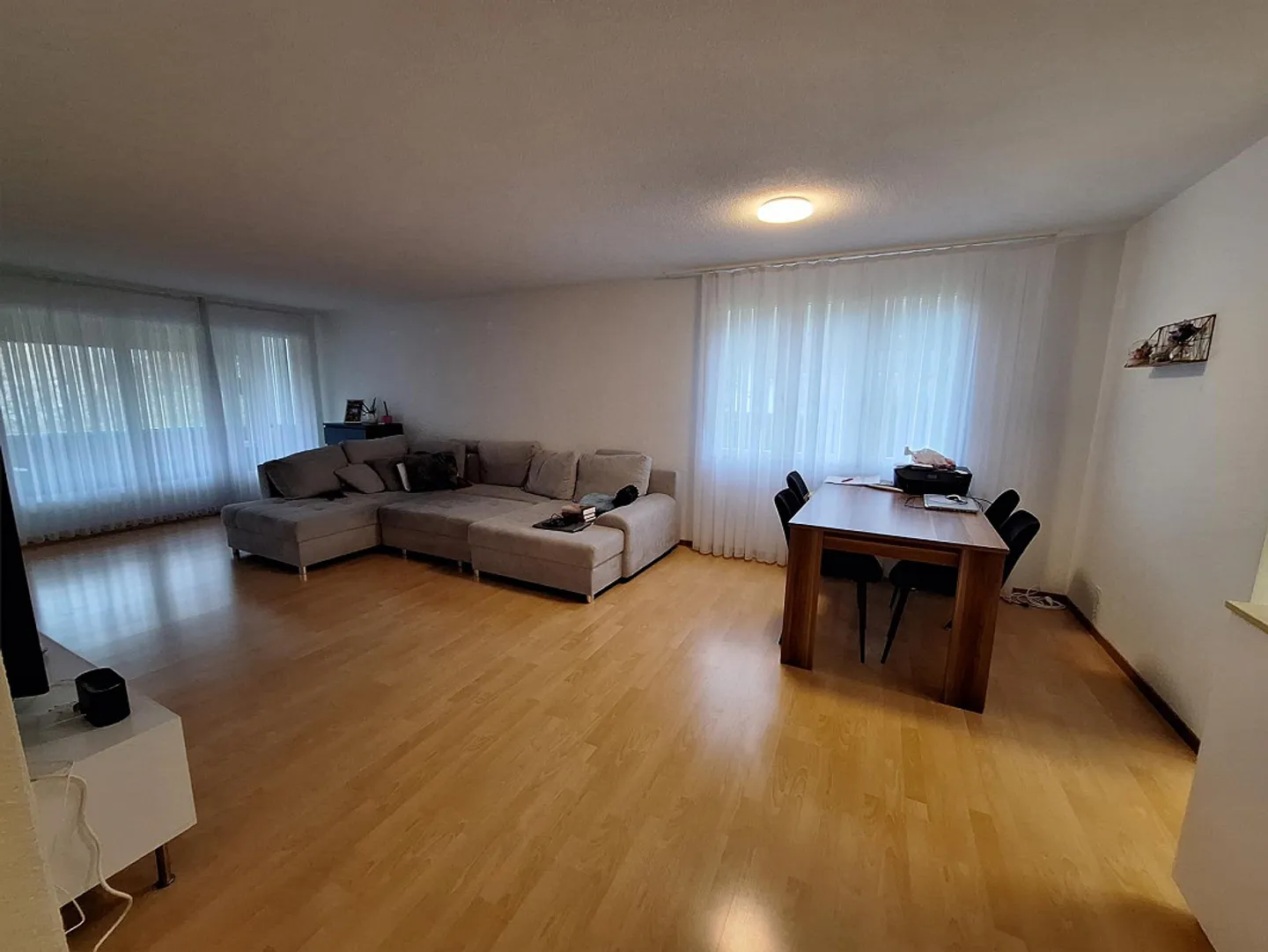 Bright and spacious 4.5-room apartment with balcony in greenery - Photo 7 of 8