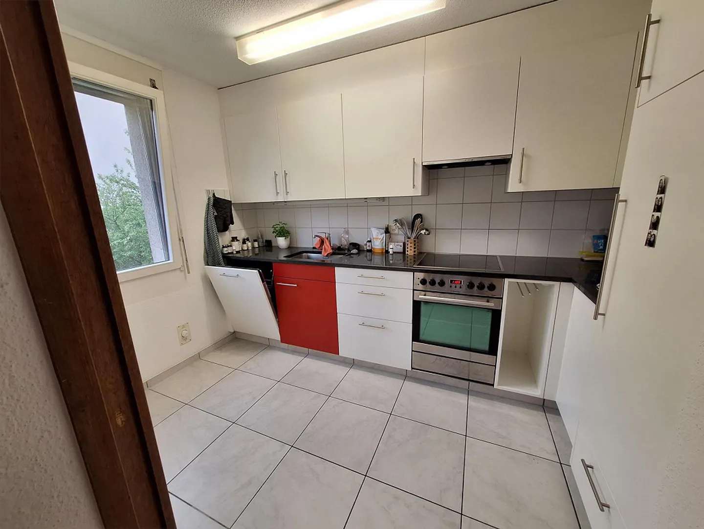 Bright and spacious 4.5-room apartment with balcony in greenery - Photo 2 of 8