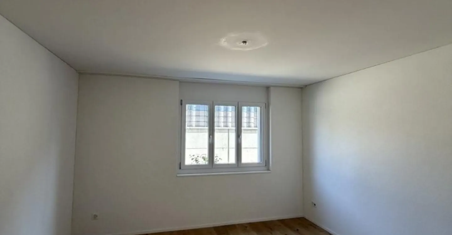 Charmante appartement 3.5 pièces avec espace jardin à Oberbipp - Photo 3 sur 7