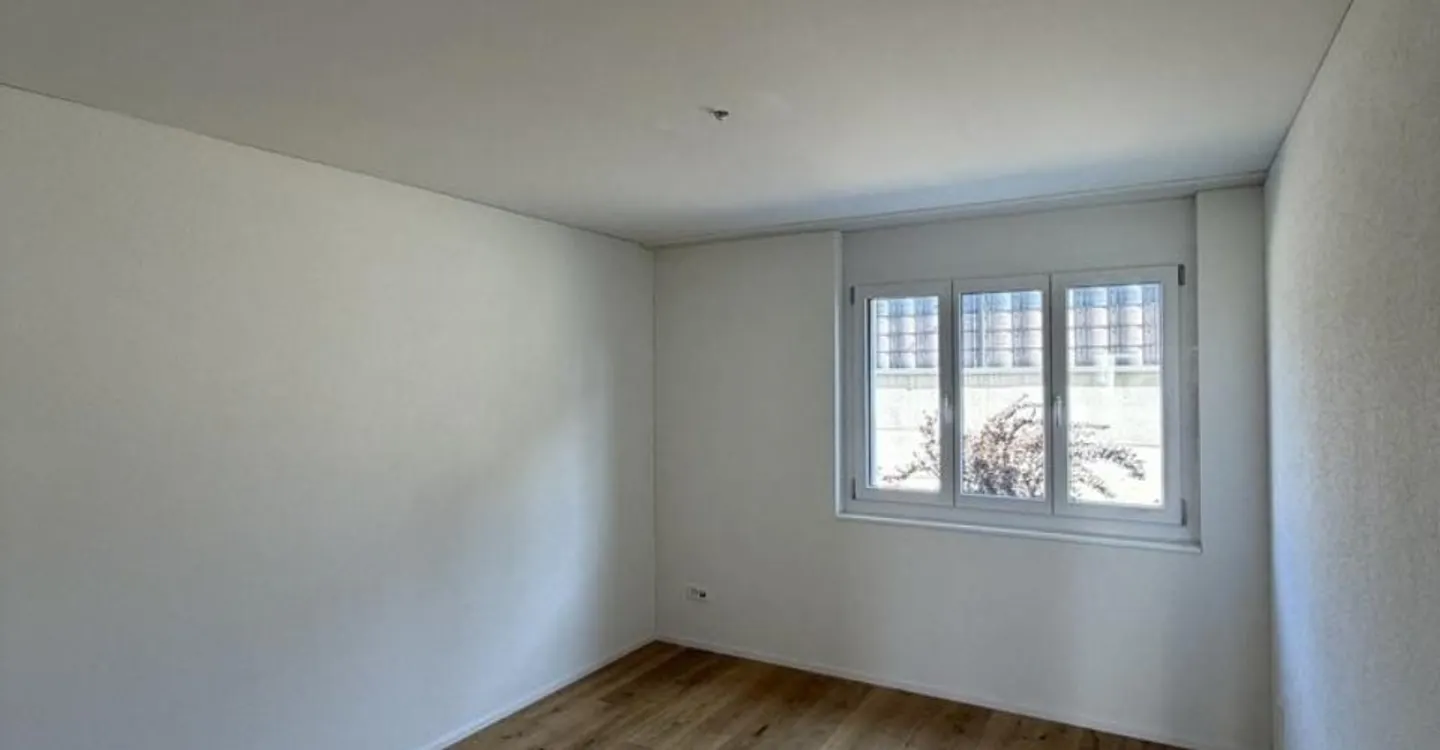 Charmante appartement 3.5 pièces avec espace jardin à Oberbipp - Photo 4 sur 7