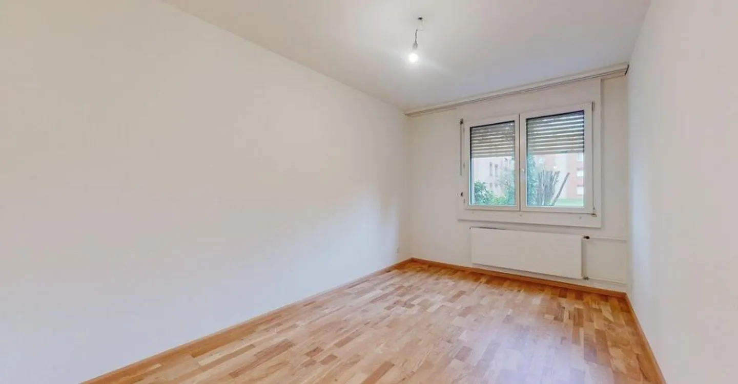 Spacious Apartment in Quiet Area - Photo 6 of 8