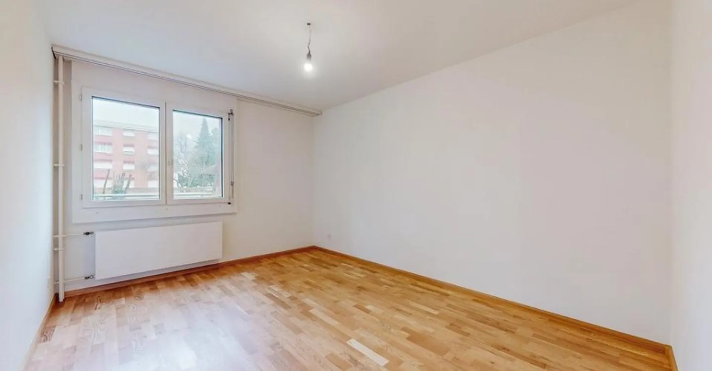 Spacious Apartment in Quiet Area - Photo 7 of 8