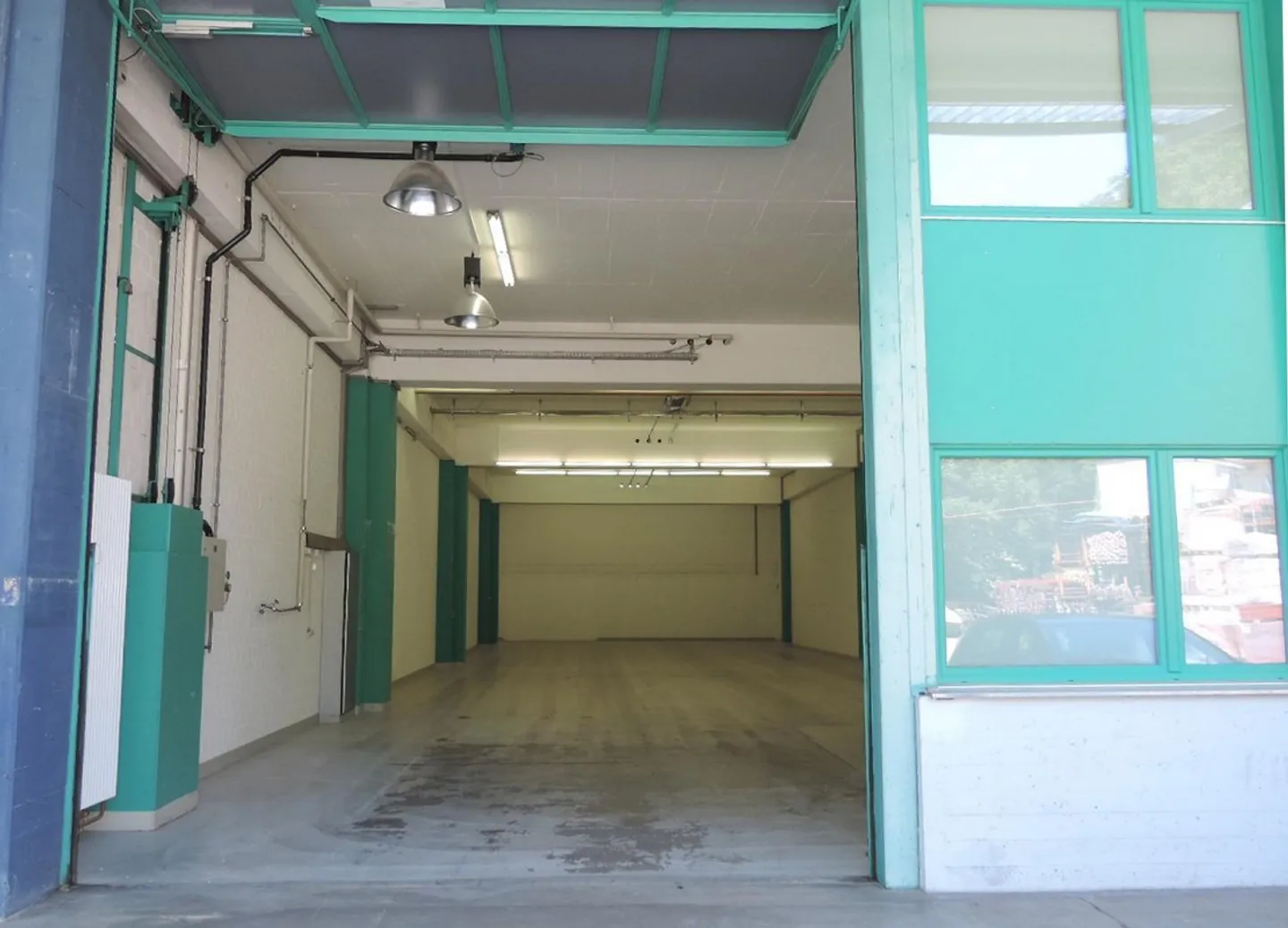 Salle commerciale multifonctionnelle avec plus de 5 mètres de hauteur sous plafond - Photo 4 sur 6