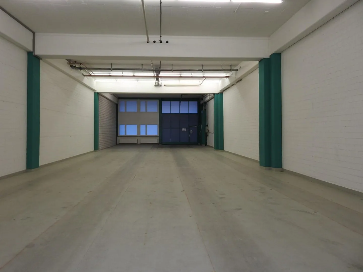 Salle commerciale multifonctionnelle avec plus de 5 mètres de hauteur sous plafond - Photo 5 sur 6