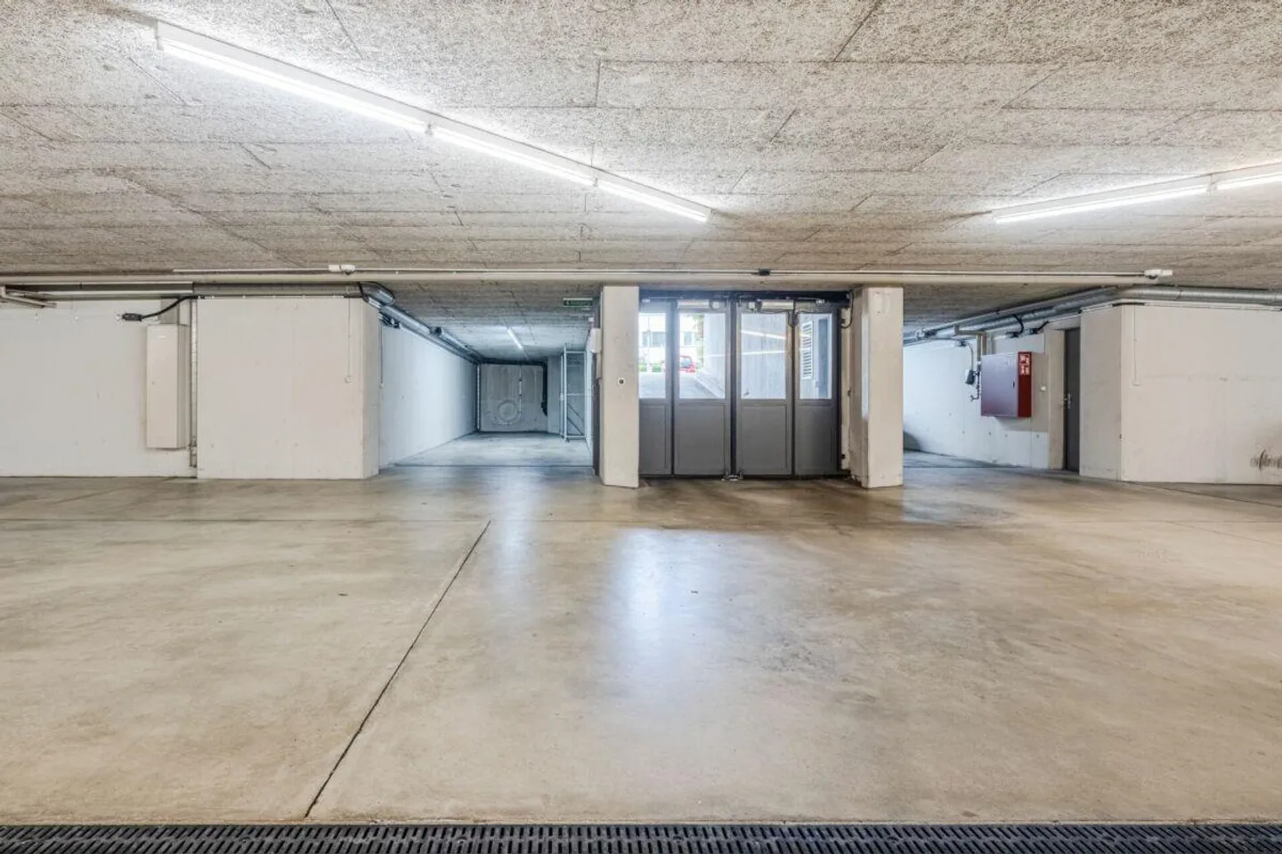 Double underground parking space immediately at the University of St. Gallen - Photo 2 of 4