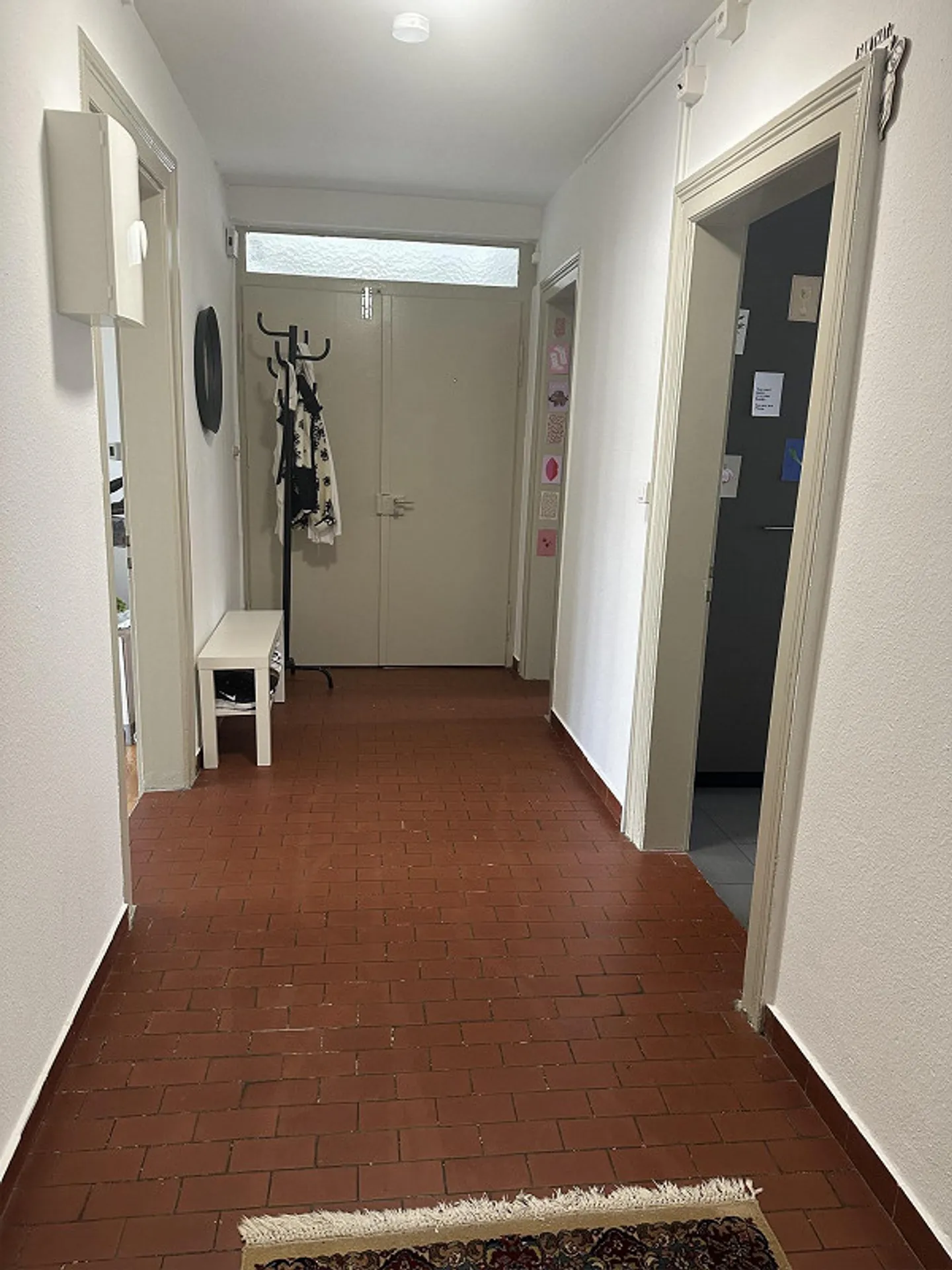 Camera condivisa arredata in un accogliente appartamento di 4,5 stanze - disponibile immediatamente - Foto 5 di 20