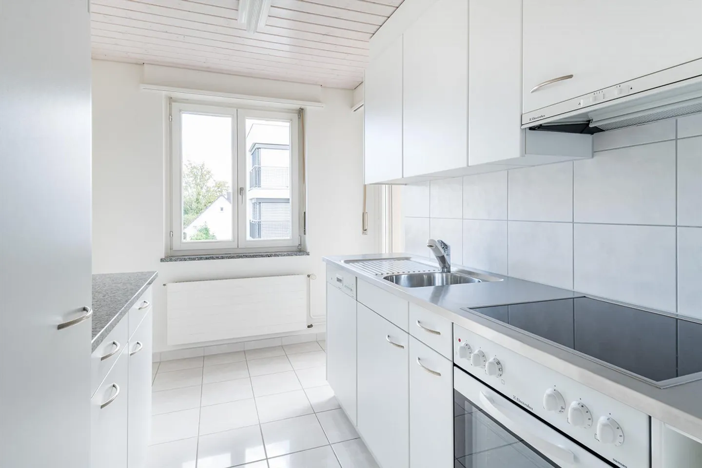 Vicino alla stazione e al campus FHNW! Cucina e bagno moderni! - Foto 4 di 11