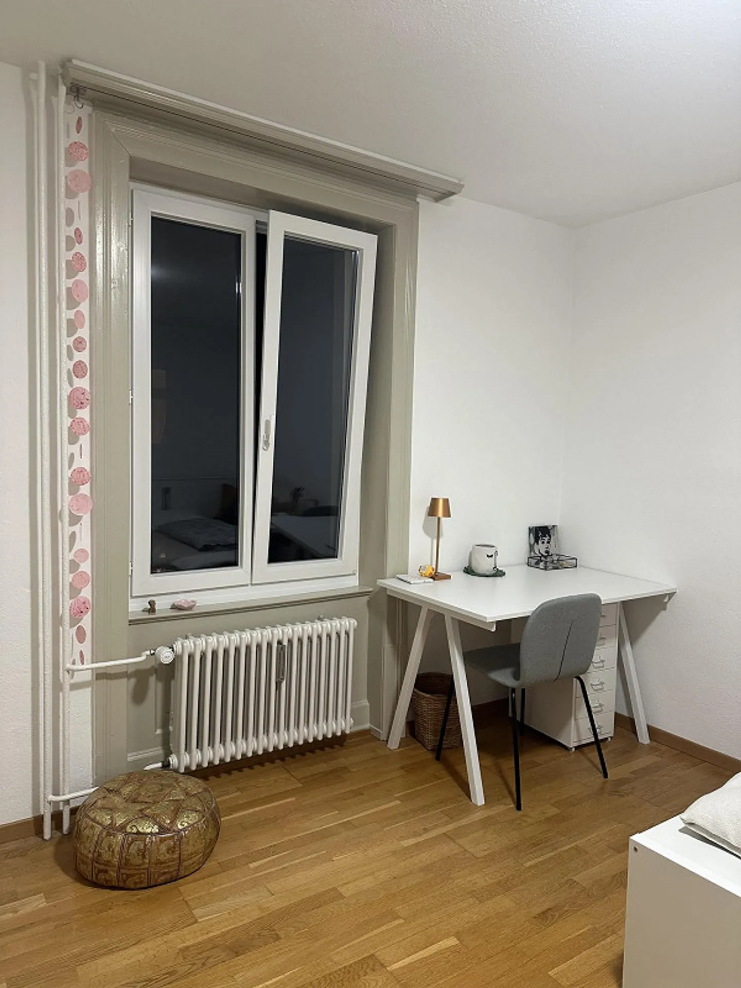 Camera condivisa arredata in un accogliente appartamento di 4,5 stanze - disponibile immediatamente - Foto 3 di 20